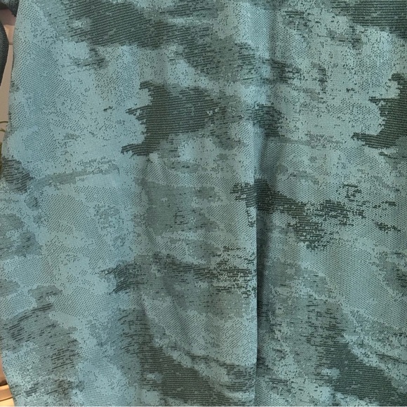 Lululemon Teal Camouflage Long Sleeve Shirt - Picture 5 of 6